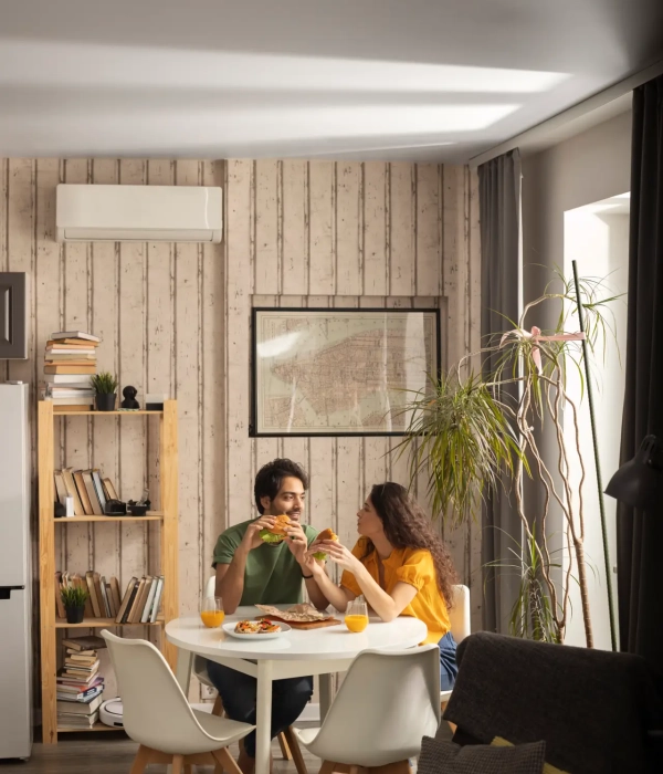 couple-enjoying-lunch-with-sandwiches-home